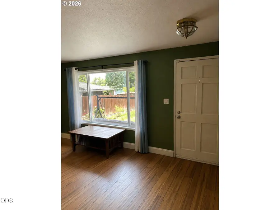 2122 Hill Way, Medford, OR 97504 - #2