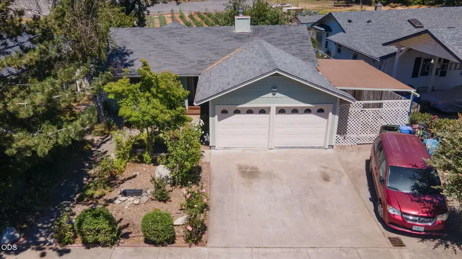 107 Walnut Drive, Rogue River, OR 97537 - #2