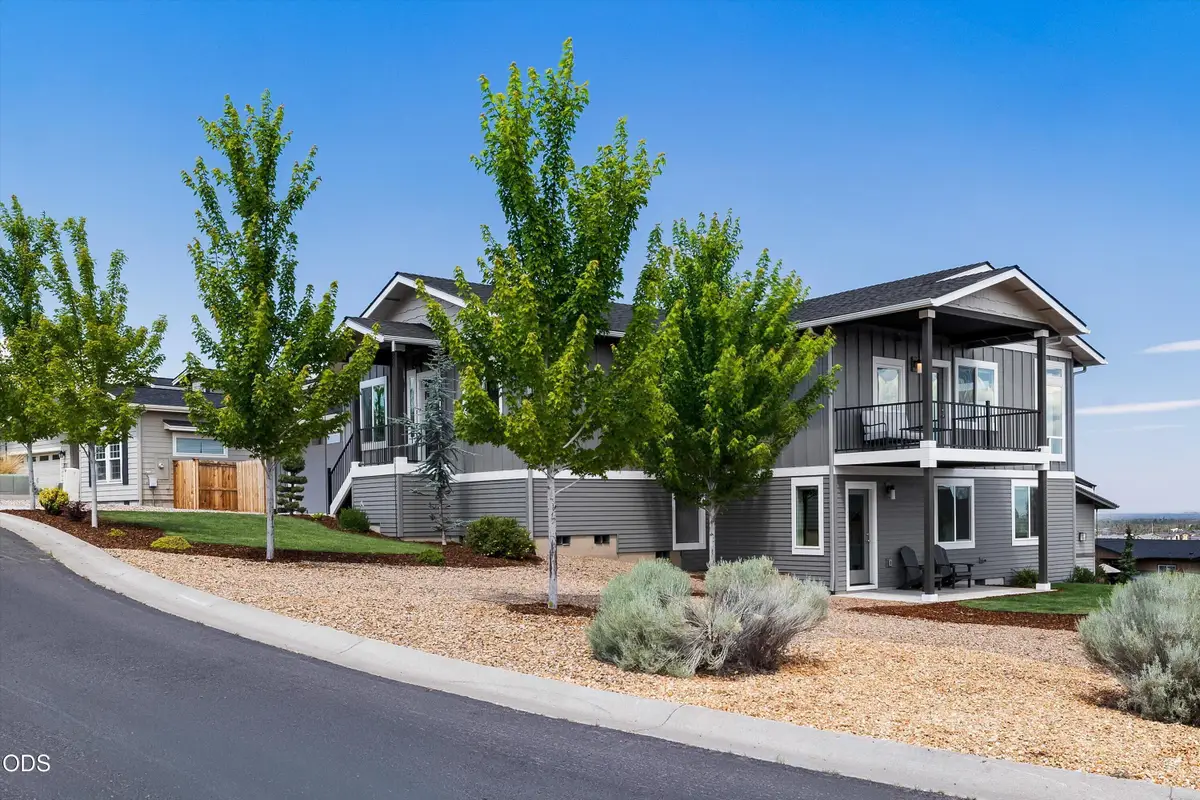 3525 SW Hillcrest Court, Redmond, OR 97756 - #1