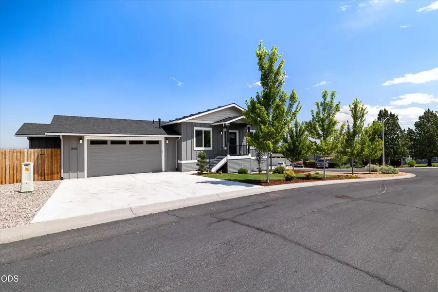 3525 SW Hillcrest Court, Redmond, OR 97756 - #3