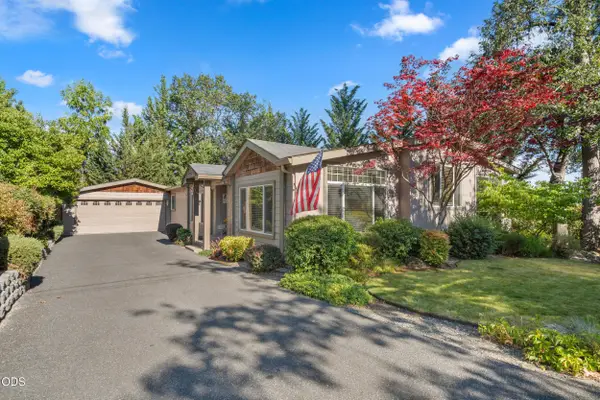 1811 NW Eunice Avenue, Grants Pass, OR 97526
