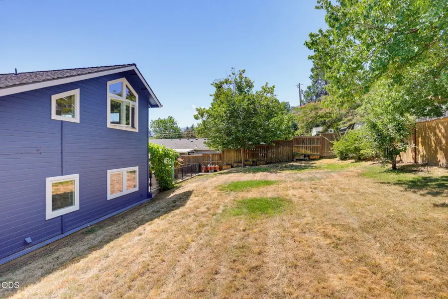 591 Chestnut Street, Ashland, OR 97520 - #3