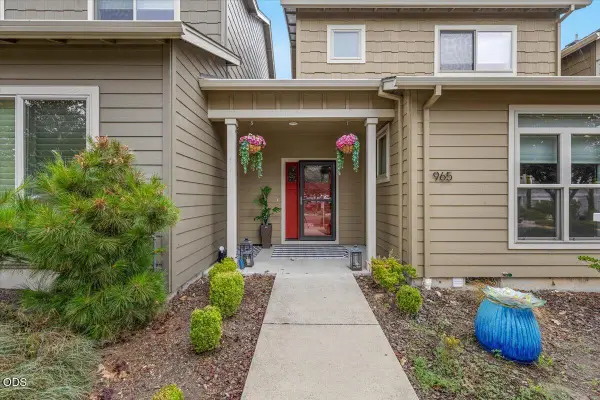 965 Camelot Drive, Ashland, OR 97520