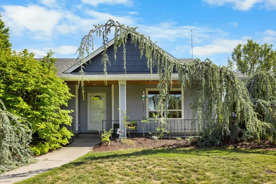 2142 NW Nickernut Avenue, Redmond, OR 97756 - #2