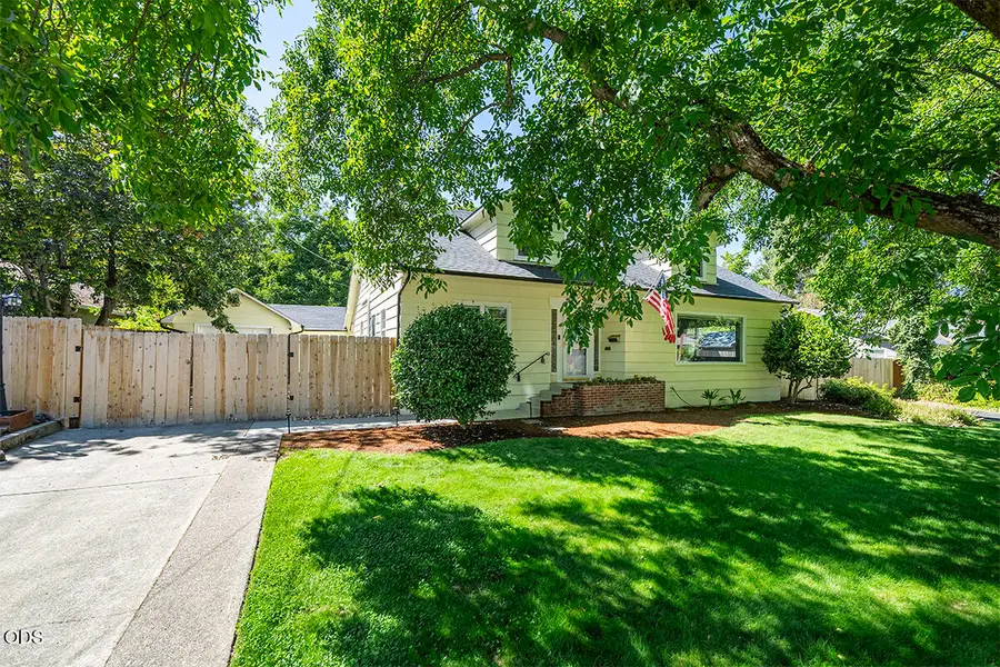 736 NW 3rd Street, Grants Pass, OR 97526 - #2