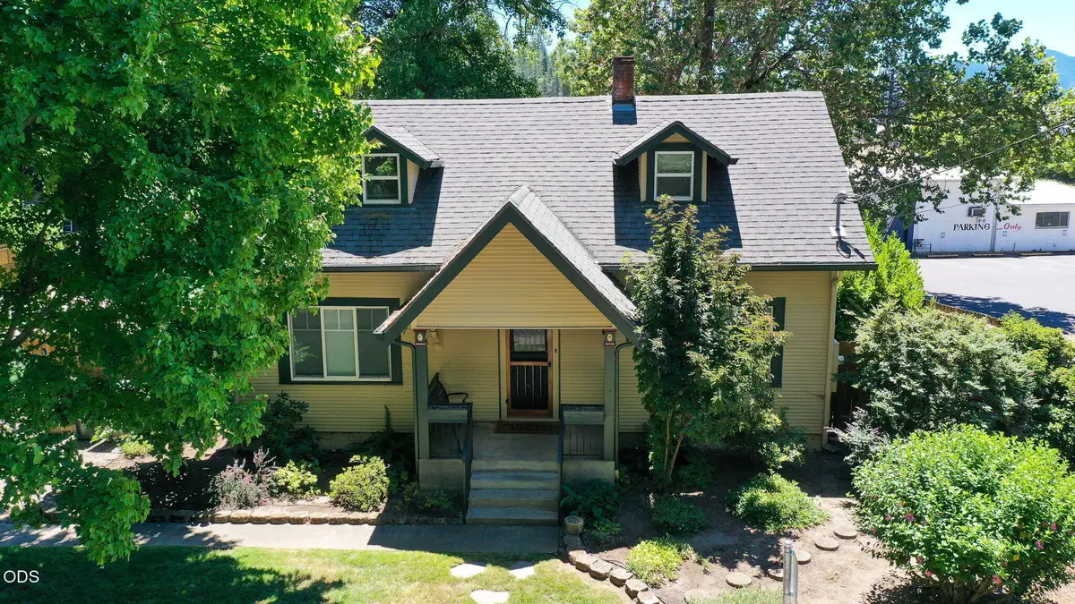 289 E Park Street, Grants Pass, OR 97527 - #1