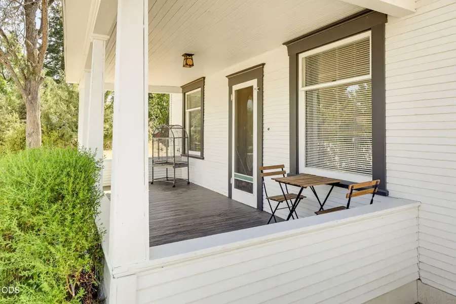700 N 5th, Jacksonville, OR 97530 - #2