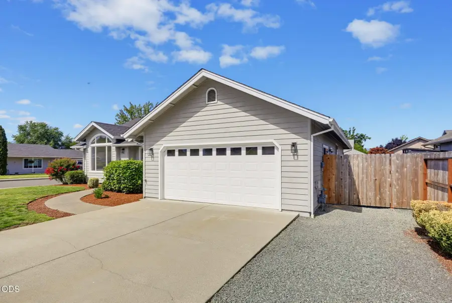 538 SW Leonard Street, Grants Pass, OR 97526 - #2