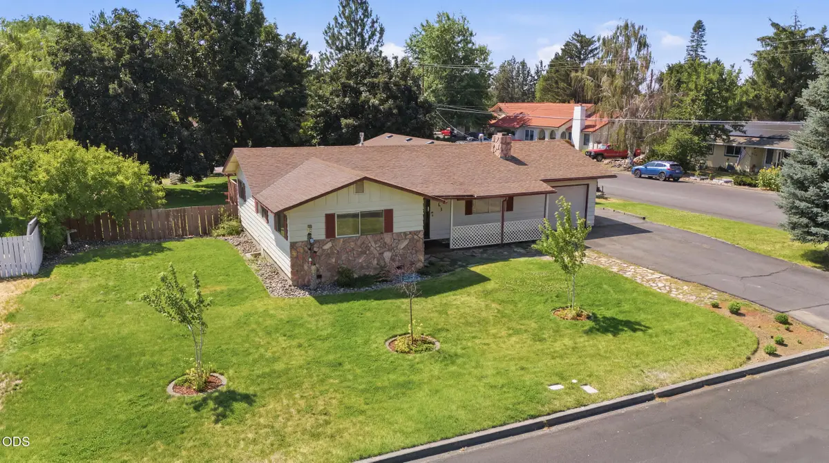 1711 SW 17th Street, Redmond, OR 97756 - #1