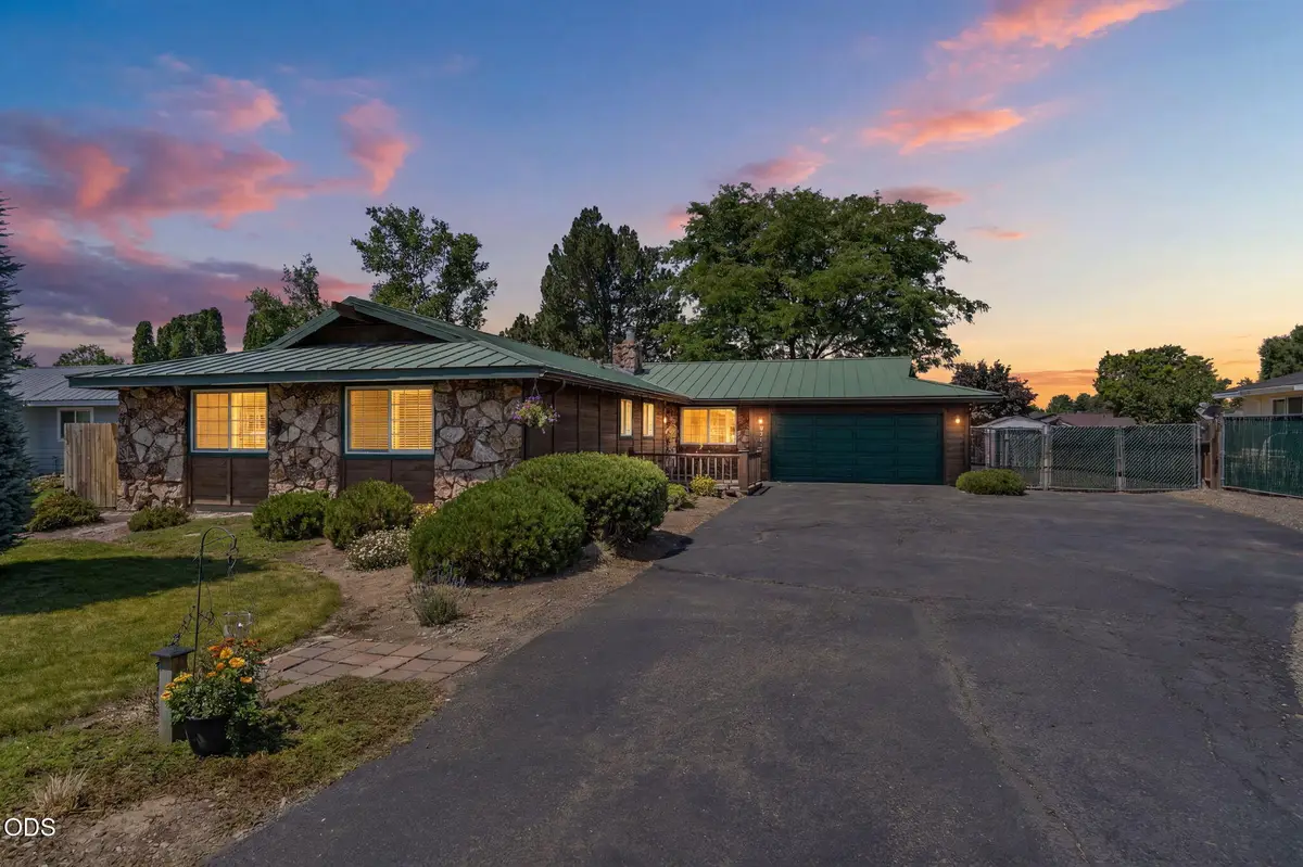 3710 Rio Vista Way, Klamath Falls, OR 97603 - #1