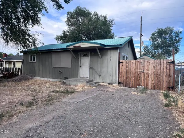 226 SE Jackson Street, Redmond, OR 97756