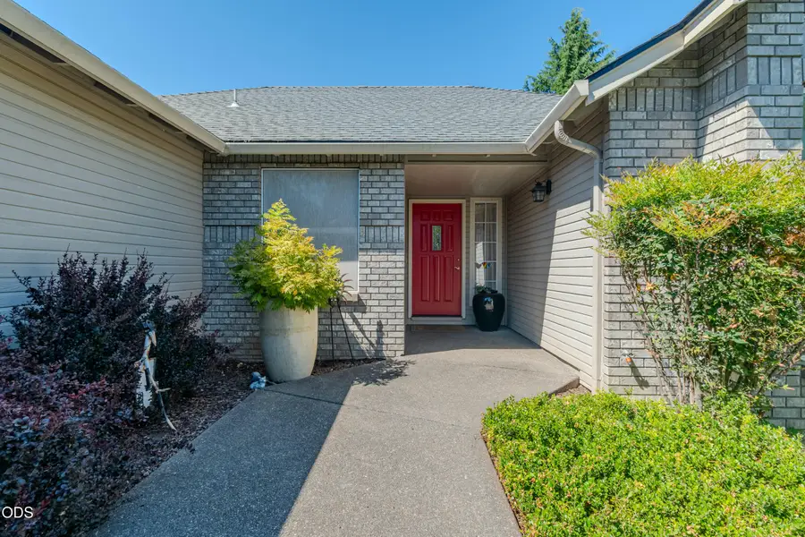 1829 Garden Drive, Medford, OR 97504 - #2