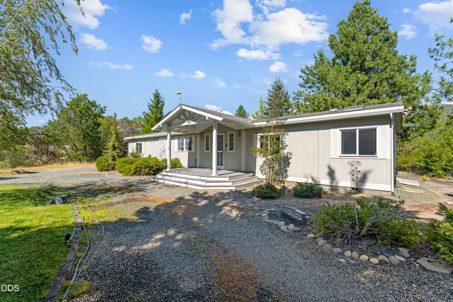 220 Burton Drive, Grants Pass, OR 97527 - #2