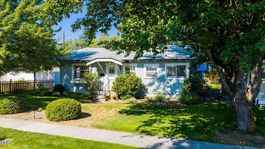 535 SW 10th Street, Redmond, OR 97756 - #2