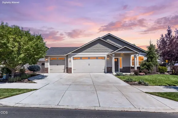 2511 NW Hemlock Way, Redmond, OR 97756