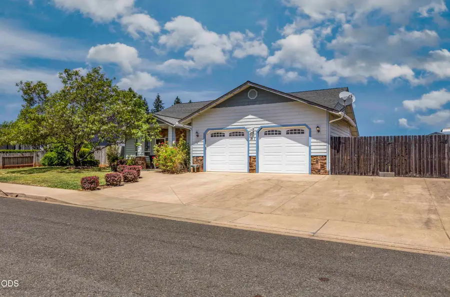 317 Gamay Drive, Cave Junction, OR 97523 - #2