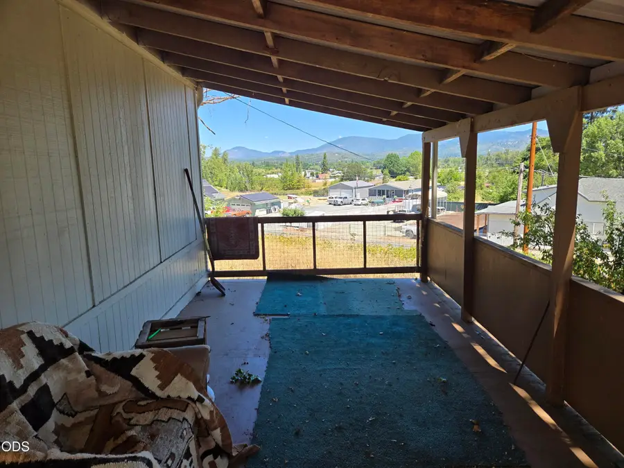 4618 Redwood Avenue, Grants Pass, OR 97527 - #3