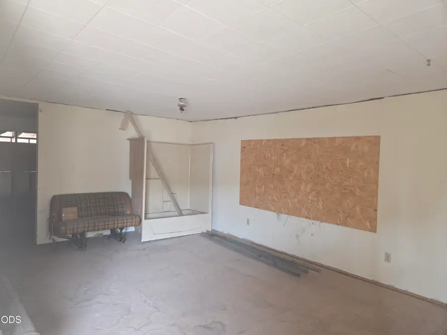 404 S 1st Avenue, Chiloquin, OR 97624 - #2