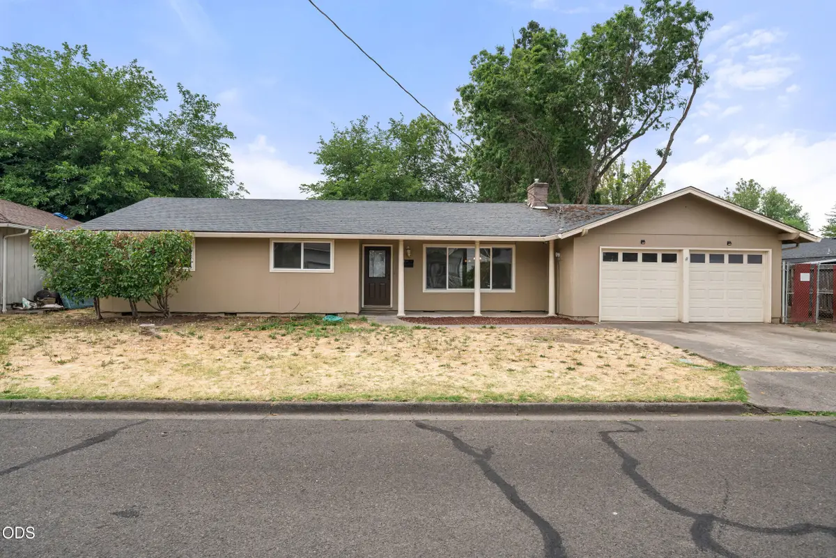 110 Victoria Way, Central Point, OR 97502 - #1