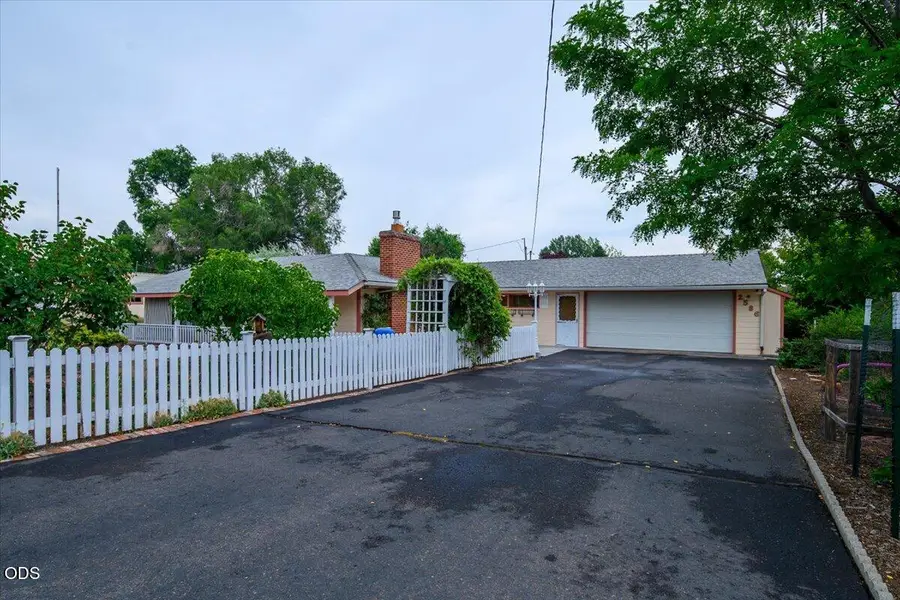 2586 SW 27th Street, Redmond, OR 97756 - #2