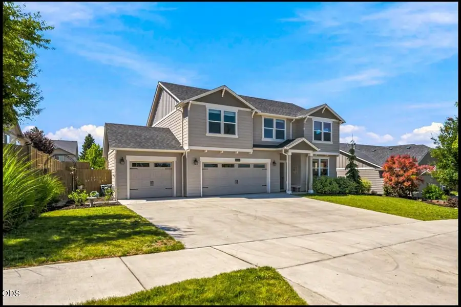 4594 SW Volcano View Way, Redmond, OR 97756 - #2