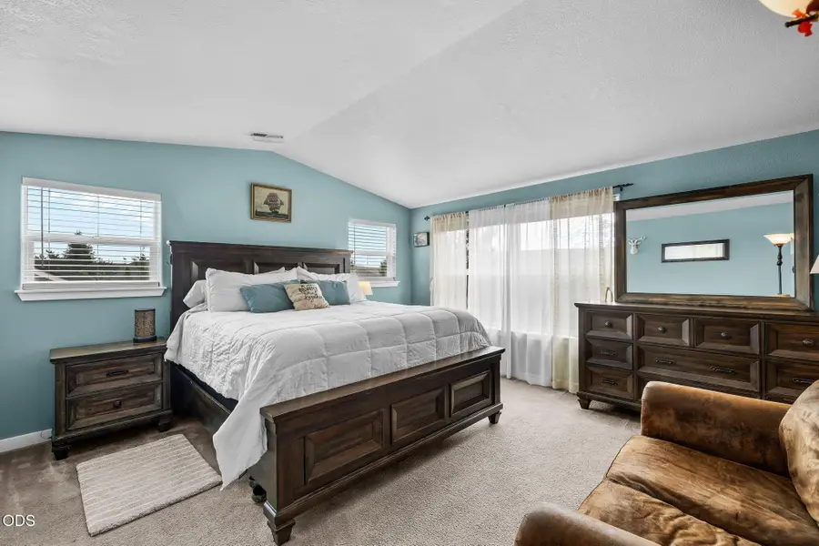 2949 NW 22nd Street, Redmond, OR 97756 - #2