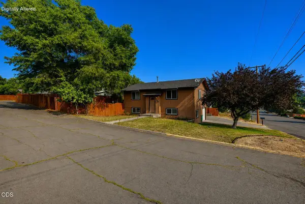 136 SE G Street, Madras, OR 97741