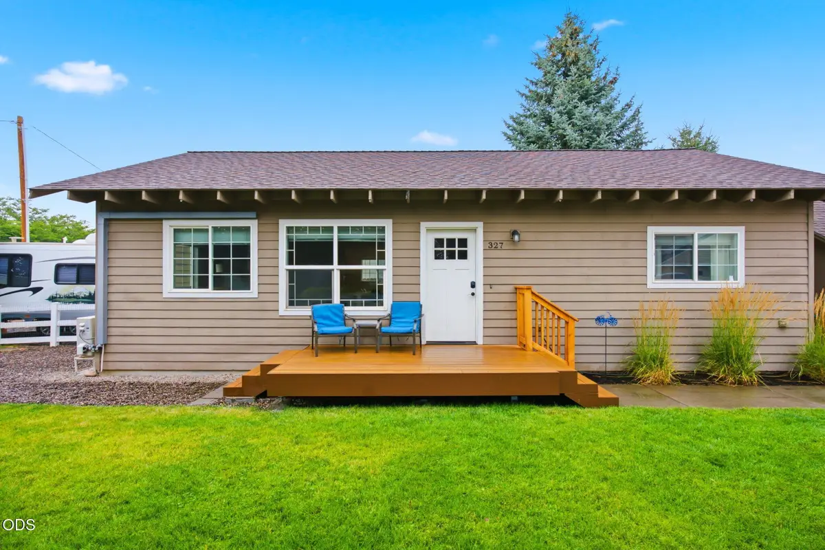 327 NW Elm Avenue, Redmond, OR 97756 - #1