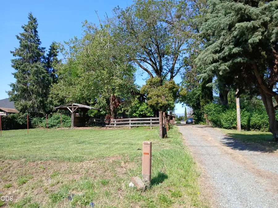 1340 Dowell Road, Grants Pass, OR 97527 - #2