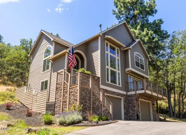 6818 Coopers Hawk Road, Klamath Falls, OR 97601