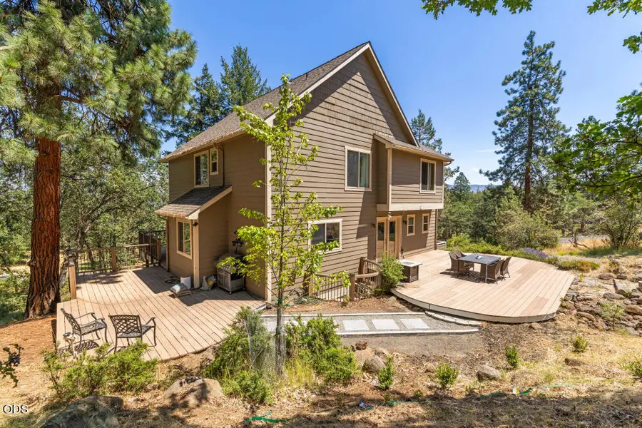 6818 Coopers Hawk Road, Klamath Falls, OR 97601 - #2