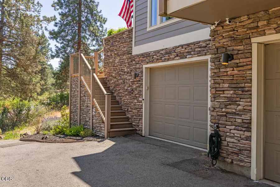 6818 Coopers Hawk Road, Klamath Falls, OR 97601 - #3