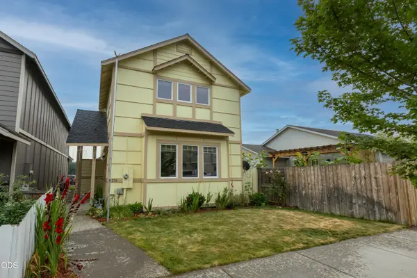 374 NW 25th Street, Redmond, OR 97756