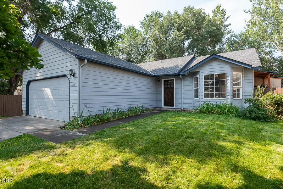 2225 SW 30th Court, Redmond, OR 97756 - #2