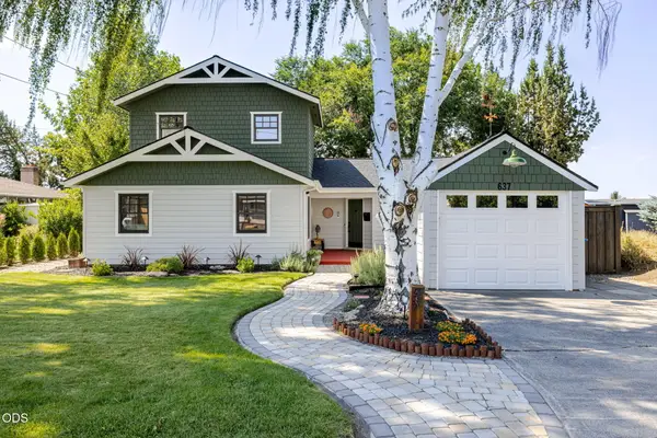 637 NW Canyon Drive, Redmond, OR 97756