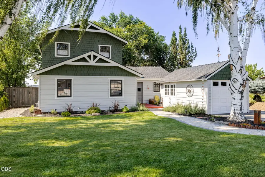 637 NW Canyon Drive, Redmond, OR 97756 - #2