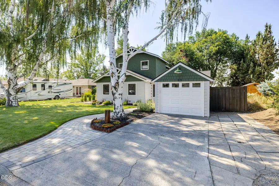 637 NW Canyon Drive, Redmond, OR 97756 - #3