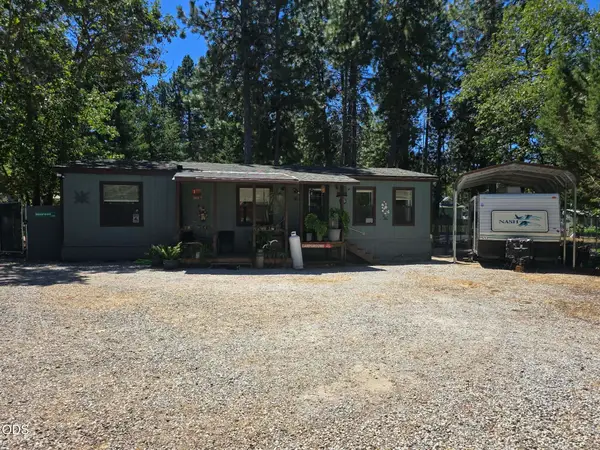 476 S Junction Avenue, Cave Junction, OR 97523