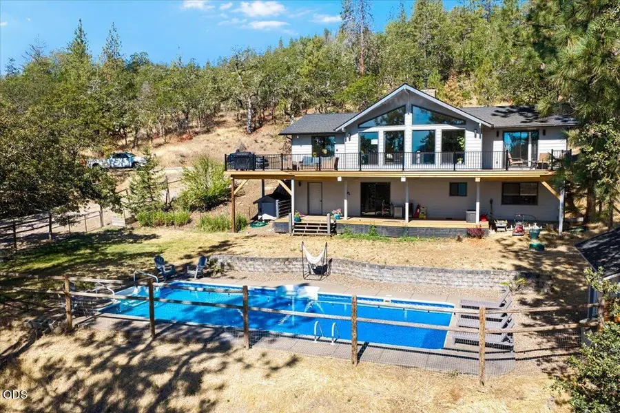 657 Greenleaf Drive, Eagle Point, OR 97524 - #2