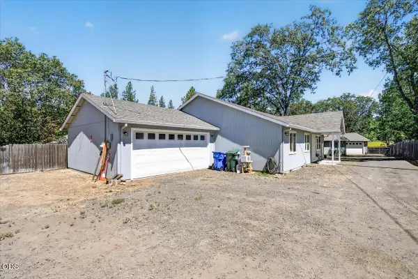 82 Maple Street, Shady Cove, OR 97539