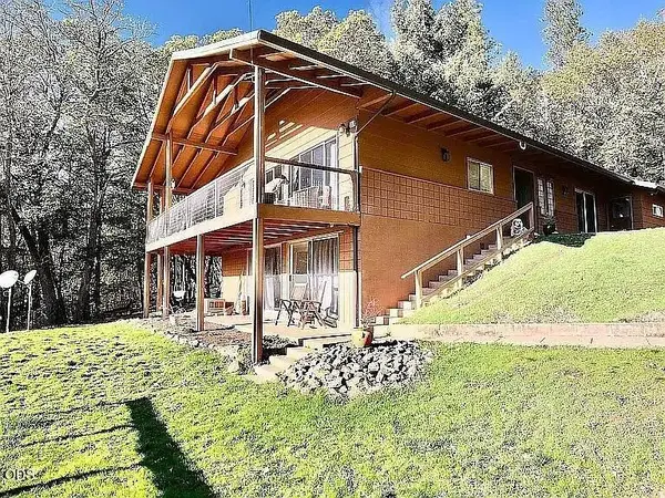 2595 E Evans Creek Road, Rogue River, OR 97537