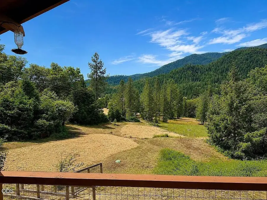 2595 E Evans Creek Road, Rogue River, OR 97537 - #3