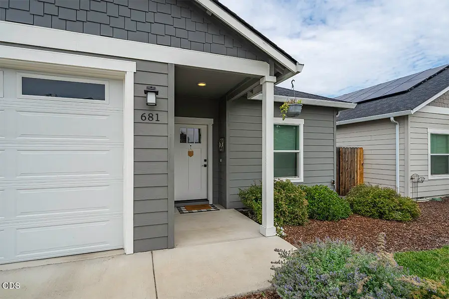 681 Heber Lane, Medford, OR 97501 - #3