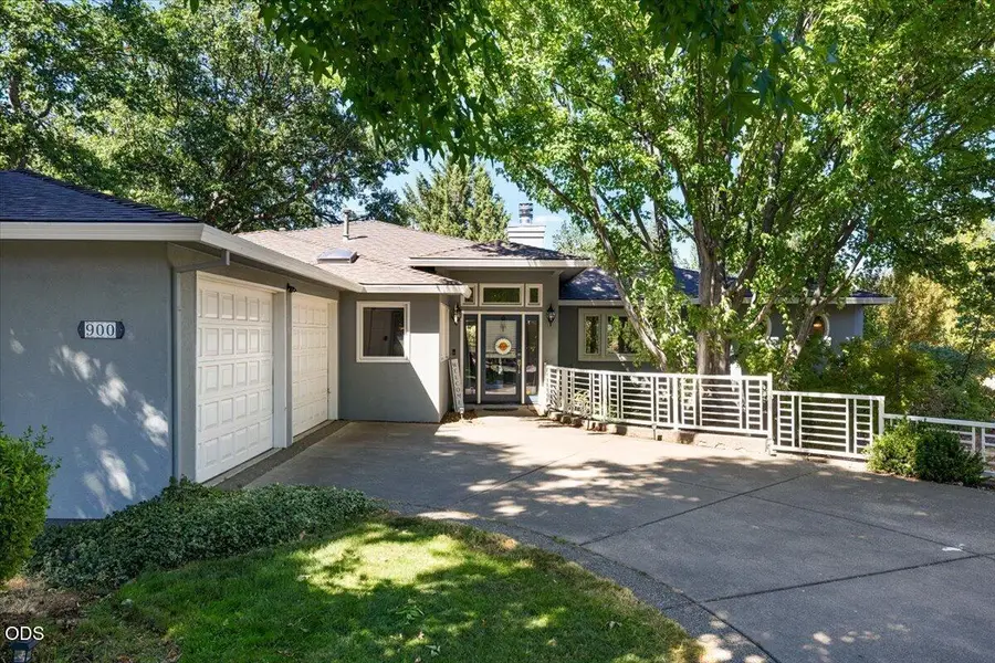 900 Cypress Point Loop, Ashland, OR 97520 - #2