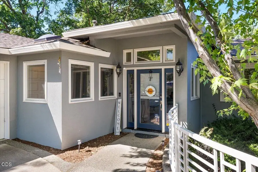 900 Cypress Point Loop, Ashland, OR 97520 - #3