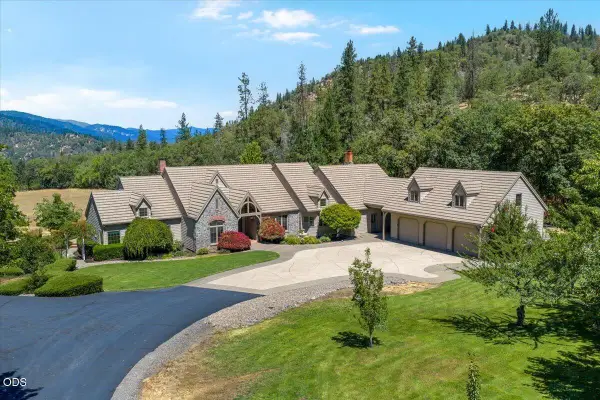 3396 Foots Creek Road, Gold Hill, OR 97525