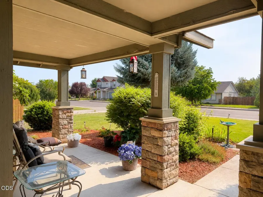 2155 NW 22nd Street, Redmond, OR 97756 - #2