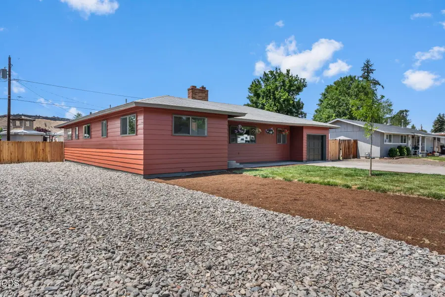 285 SW Claypool Street, Prineville, OR 97754 - #2