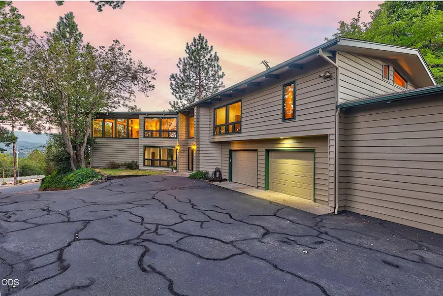 500 NW Woodson Drive, Grants Pass, OR 97526 - #2