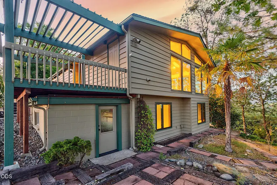 500 NW Woodson Drive, Grants Pass, OR 97526 - #3